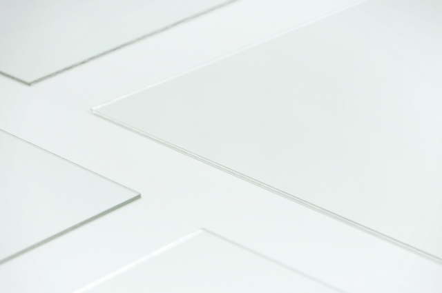 The critical choice of glass in museums