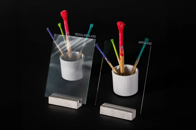 Artglass anti-reflective glass for art