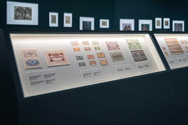 Tabletop display cases