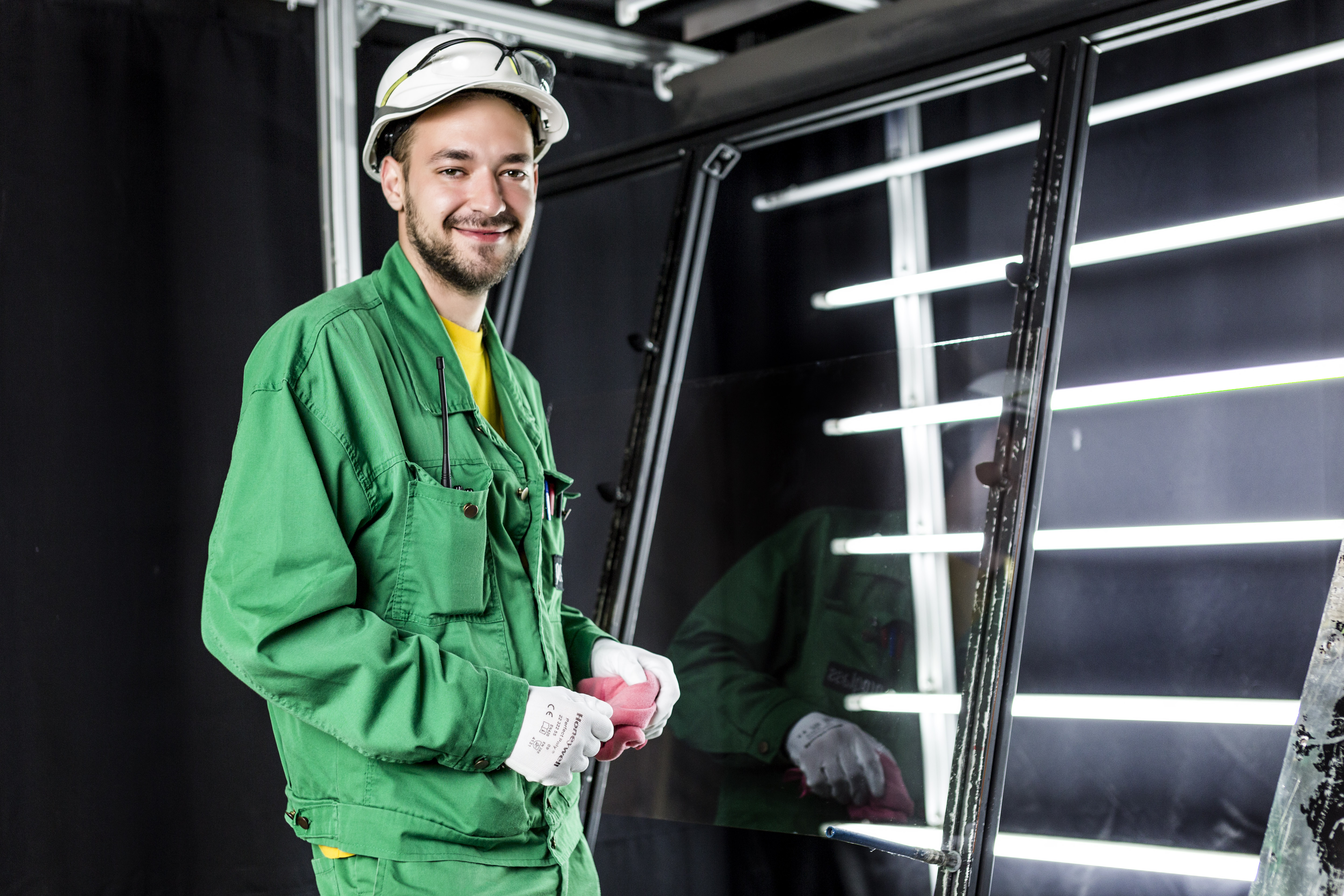 Работа вахтой. Работа в москве вакансии. Объявление о работе. Объявление о работе. Электрик зарплата.